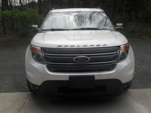 Used 2015 Ford Explorer 4WD XLT image 4