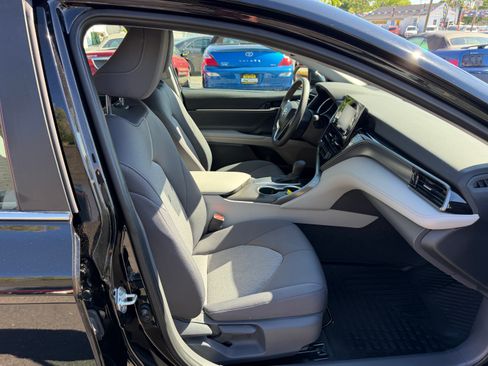 Used 2021 Toyota Camry LE FWD image 15