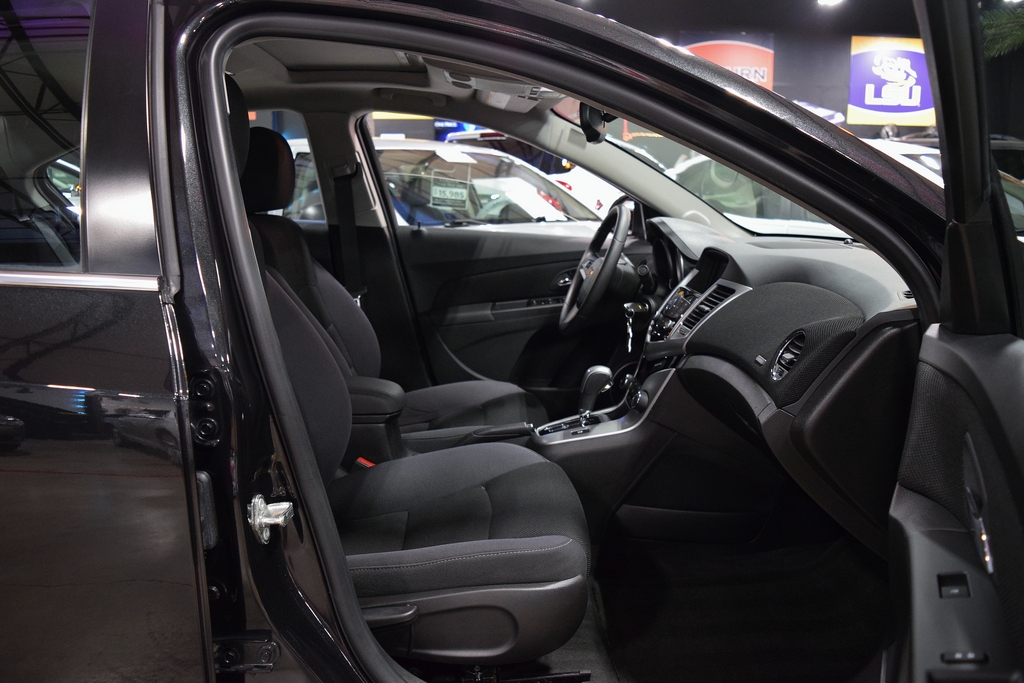 Used 2015 Chevrolet Cruze LT FWD image 22