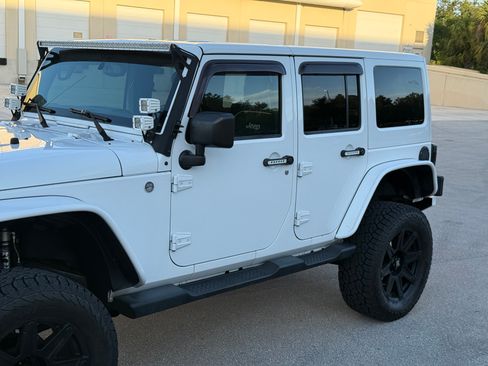 Used 2015 Jeep Wrangler 4WD Unlimited Sahara image 28