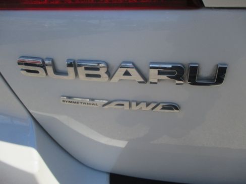 Used 2013 Subaru Outback 2.5i Limited AWD/4WD image 10