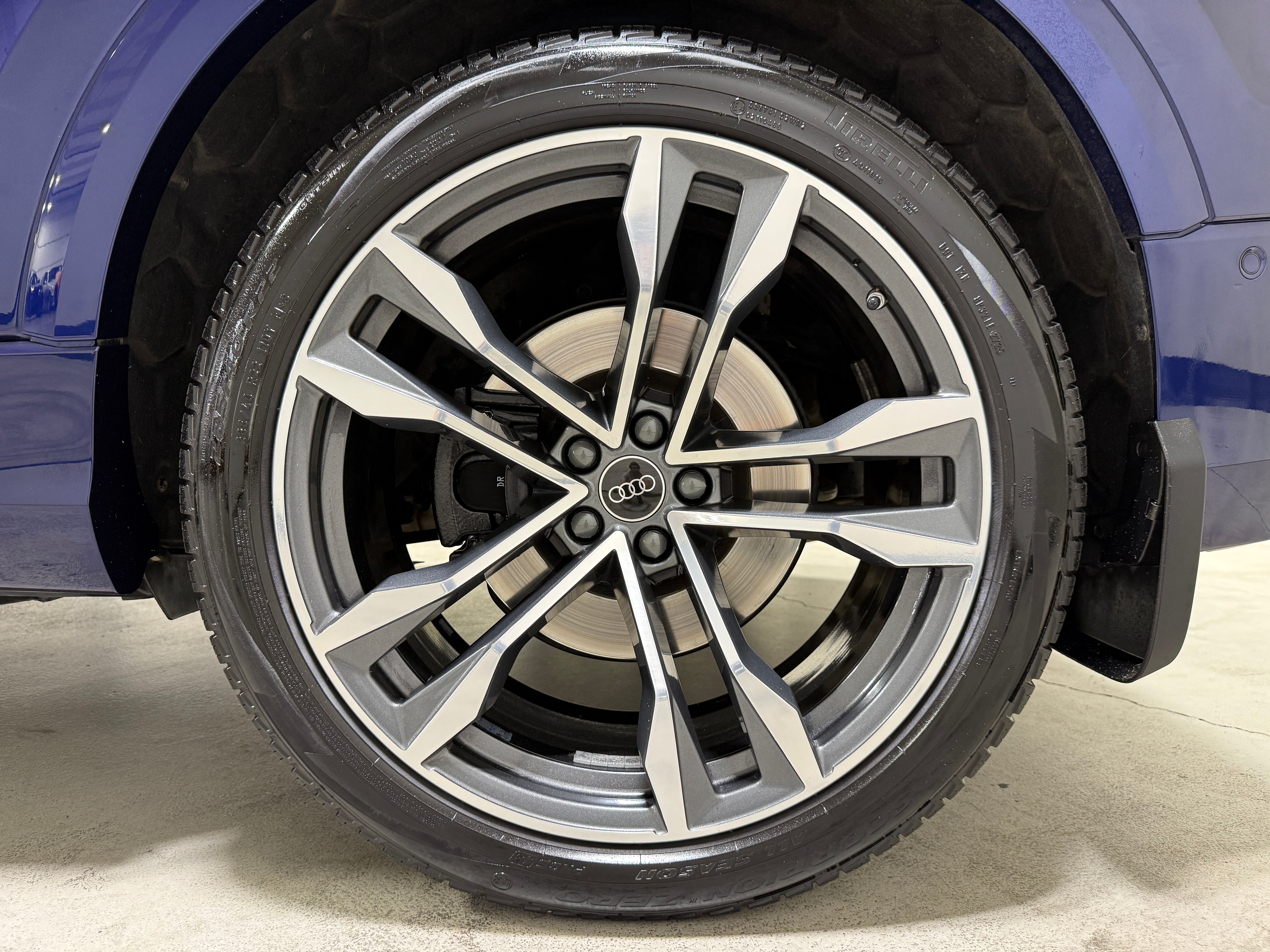 Used 2023 Audi SQ8 Prestige AWD/4WD image 16