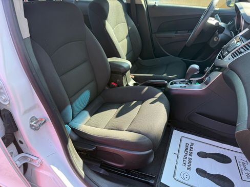 Used 2016 Chevrolet Cruze LT FWD image 8