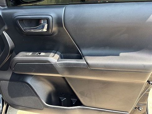 Used 2021 Toyota Tacoma TRD Sport image 10