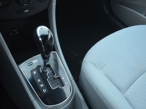 Used 2014 Hyundai Accent SE image 16