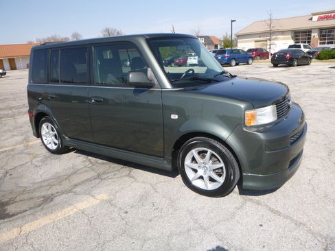 Used 2005 Scion xB image 4