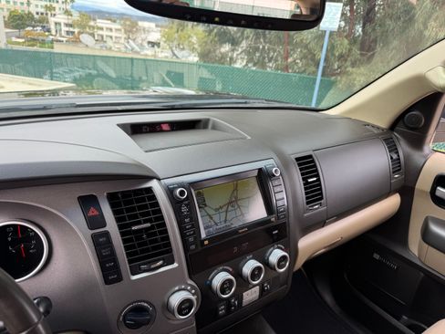 Used 2011 Toyota Sequoia Limited image 28