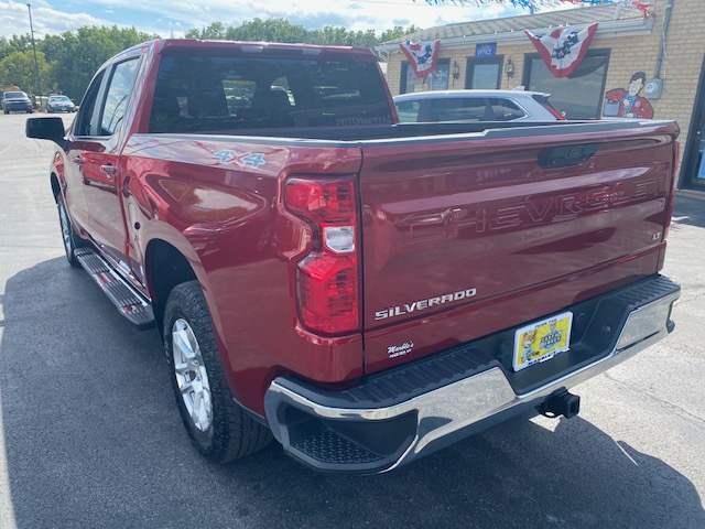 Used 2023 Chevrolet Silverado 1500 4x4 Crew Cab LT image 9