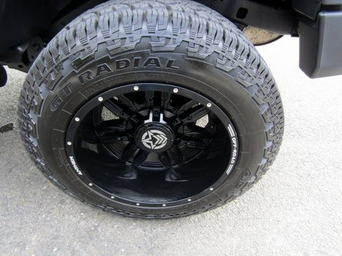 Used 2018 Jeep Wrangler Unlimited Sport image 16