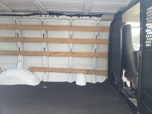 Used 2020 Chevrolet Express 2500 image 14