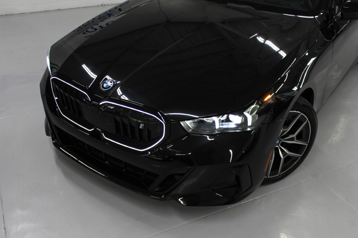 Used 2024 BMW i5 eDrive40i AWD/4WD image 5