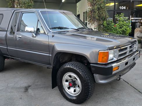 Used 1988 Toyota Pickup Deluxe image 29