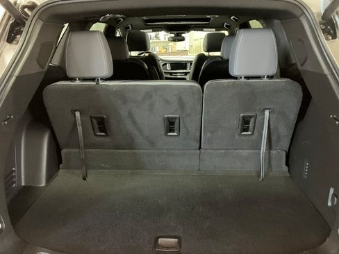 Used 2023 Buick Enclave Essence image 28