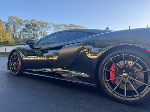 Used 2016 McLaren 675LT Coupe RWD image 19