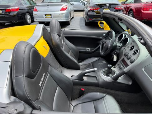 Used 2007 Pontiac Solstice GXP Convertible RWD image 18