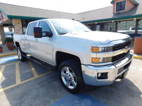 Used 2016 Chevrolet Silverado 2500 LT image 2