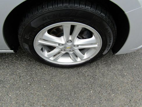 Used 2016 Chevrolet Cruze LT Sedan FWD image 12