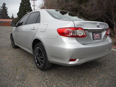 Used 2012 Toyota Corolla LE image 4