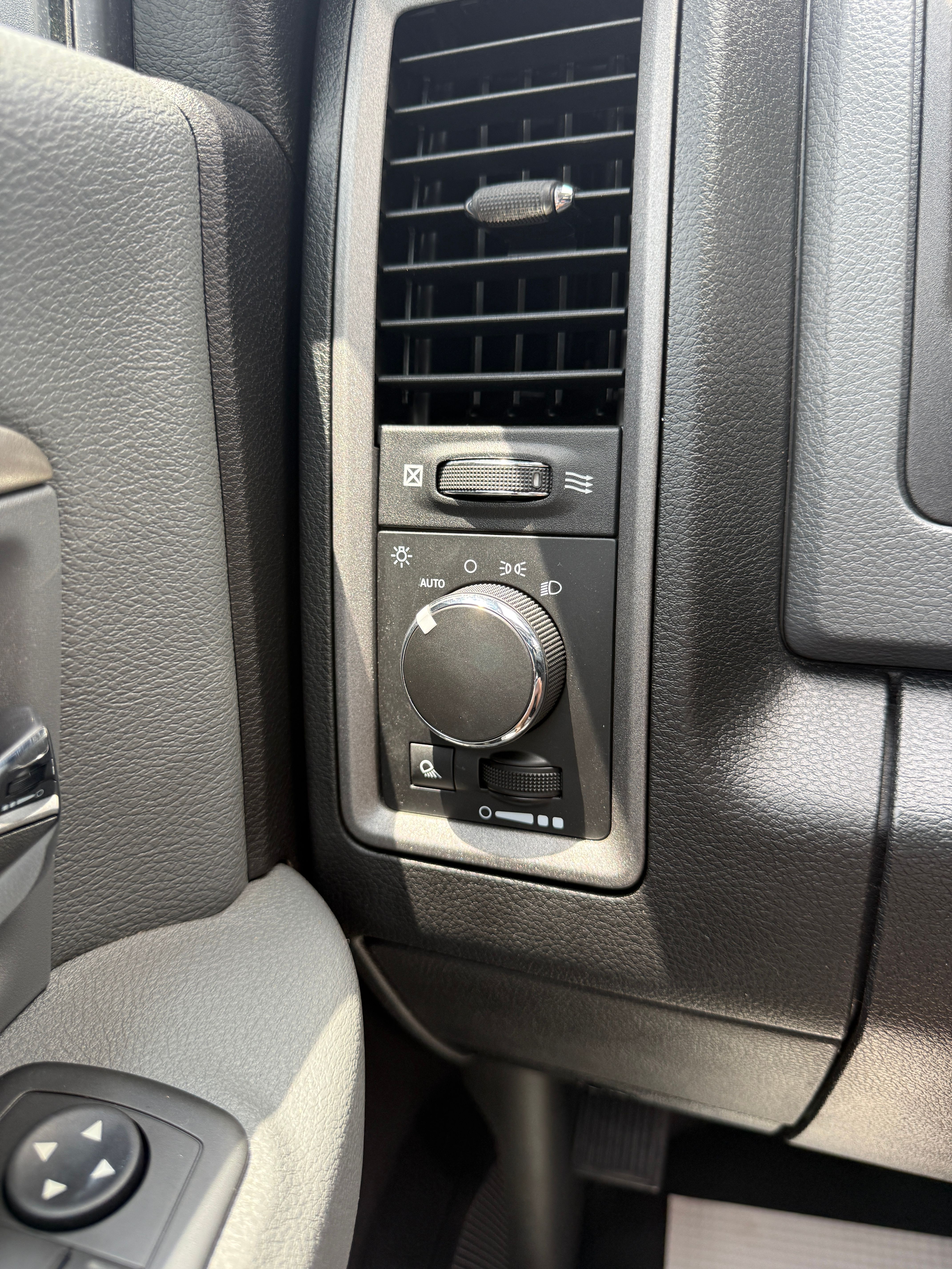 Used 2017 RAM 1500 2WD Regular Cab ST image 10