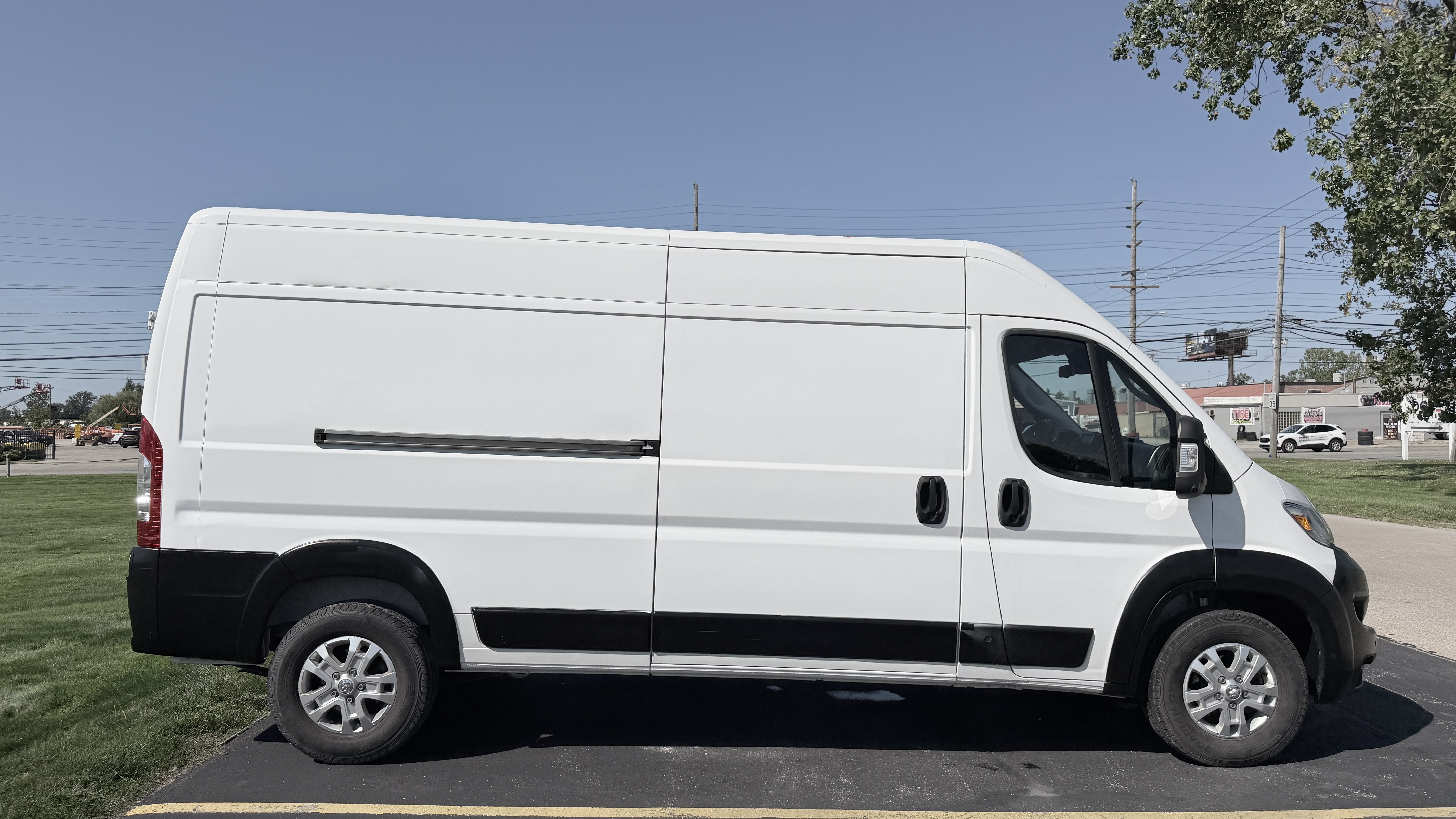 Used 2024 RAM ProMaster 2500 159 High Roof FWD image 2