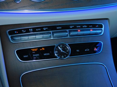 Used 2018 Mercedes-Benz E 300 image 6