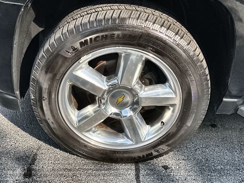 Used 2013 Chevrolet Avalanche LTZ image 2