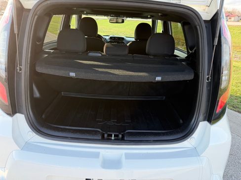 Used 2014 Kia Soul + image 11