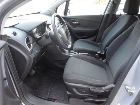 Used 2020 Chevrolet Trax LS image 12