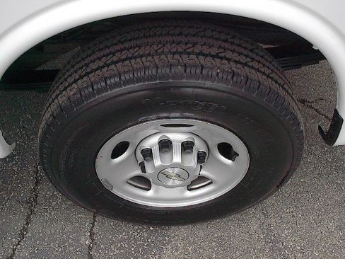 Used 2021 Chevrolet Express 2500 image 23