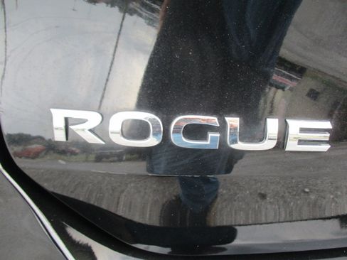 Used 2020 Nissan Rogue FWD SV 2.5L 4-Cyl SUV image 14