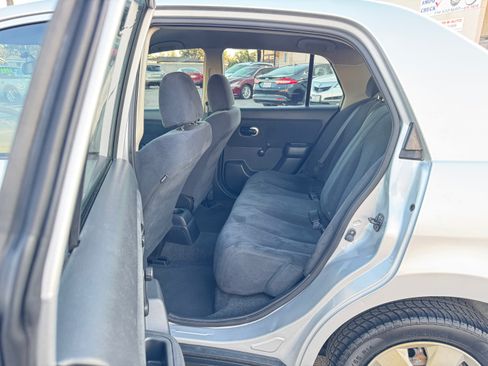 Used 2011 Nissan Versa image 19