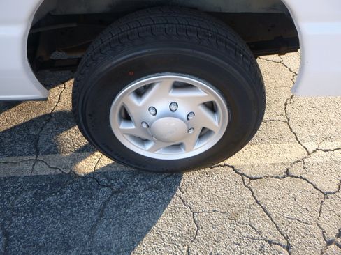 Used 2014 Ford E-150 and Econoline 150 XLT image 9