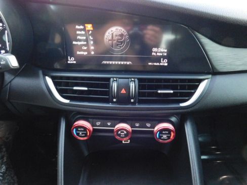 Used 2018 Alfa Romeo Giulia image 14