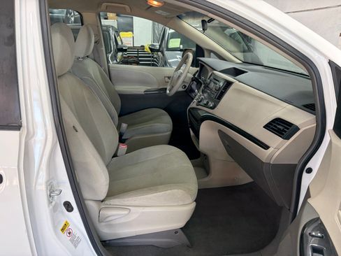 Used 2011 Toyota Sienna UNAVAIL FWD image 16