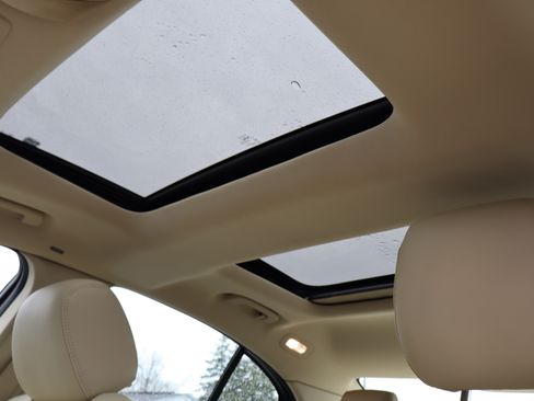 Used 2015 Lincoln MKS Elite image 36