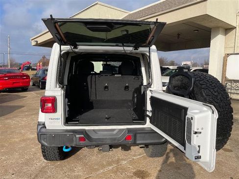 Used 2022 Jeep Wrangler Unlimited Rubicon 4xe image 3