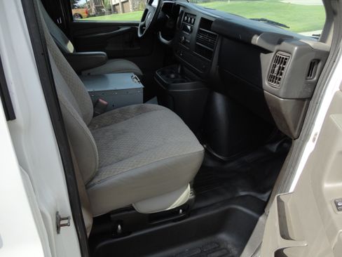 Used 2014 Chevrolet Express 2500 UNAVAIL RWD image 11