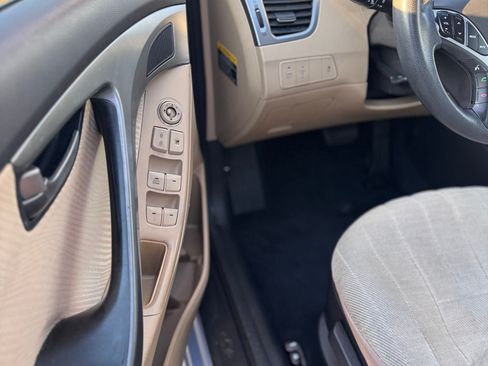 Used 2012 Hyundai Elantra image 19