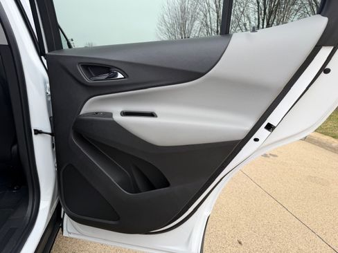 Used 2020 Chevrolet Equinox LT image 15