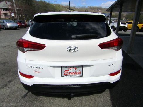 Used 2018 Hyundai Tucson SE image 3
