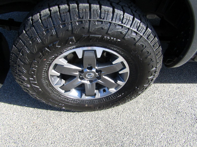 Used 2014 Nissan Frontier 4x4 Crew Cab PRO-4X image 12