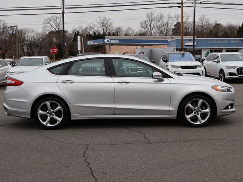 Used 2013 Ford Fusion SE image 9