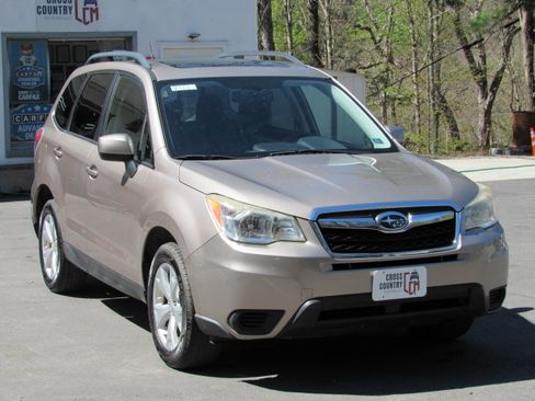 Used 2014 Subaru Forester 2.5i Premium AWD/4WD image 11
