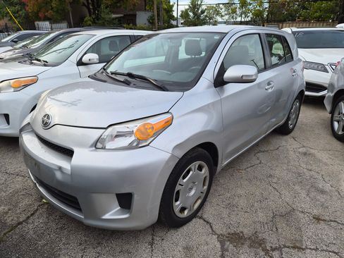 Used 2012 Scion xD image 2