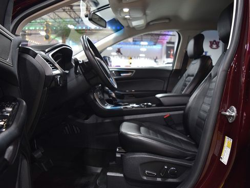 Used 2018 Ford Edge SEL image 16