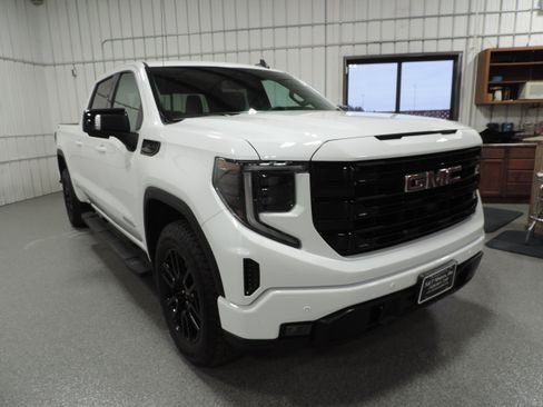 Used 2025 GMC Sierra 1500 Elevation image 6