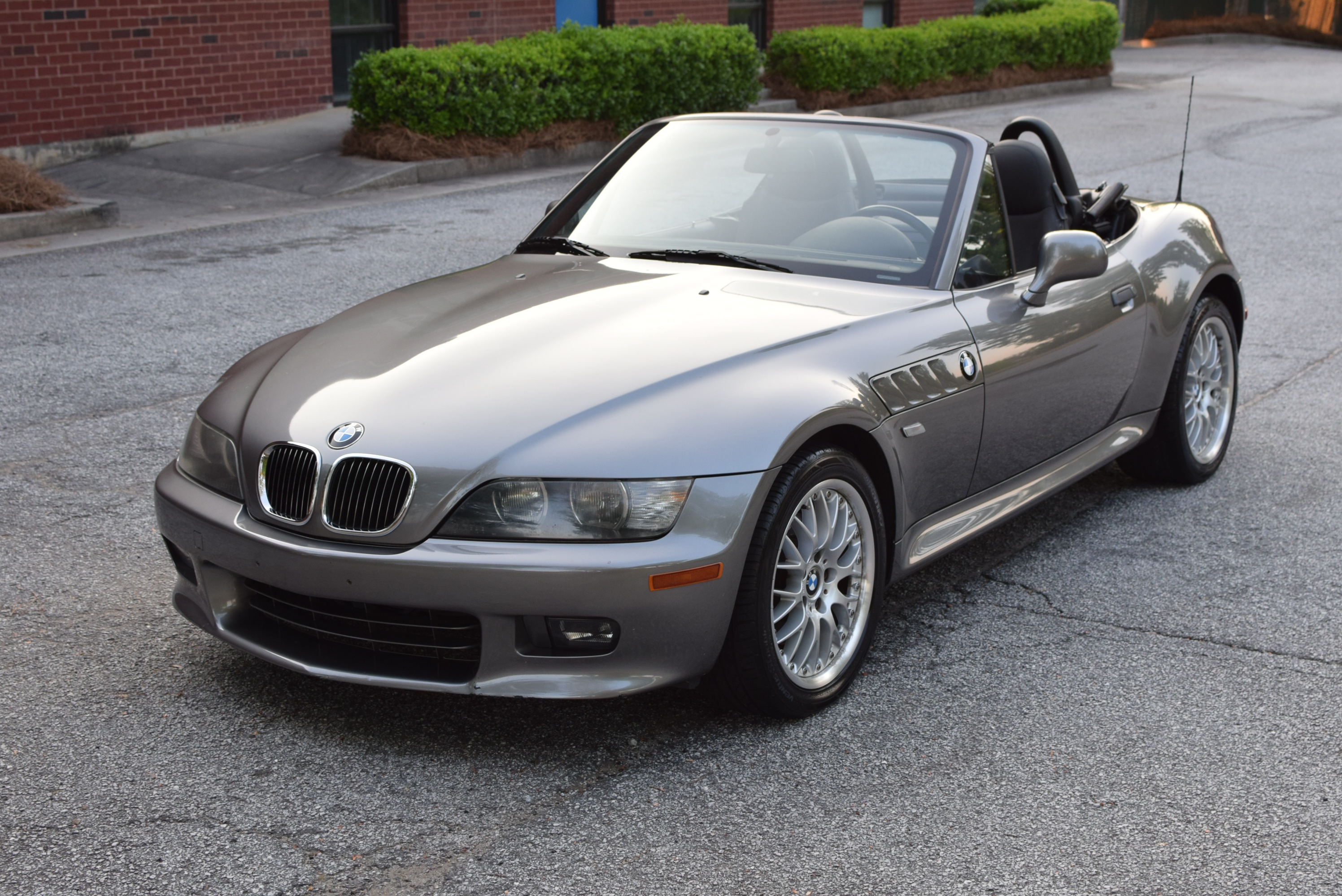 Used 2001 BMW Z3 3.0i RWD image 3