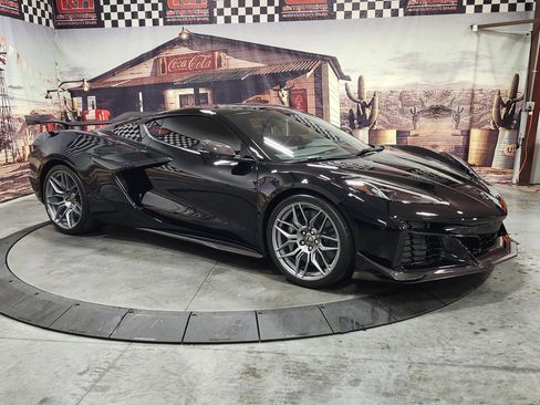 Used 2023 Chevrolet Corvette Z06 w/ Z07 Performance Package image 3