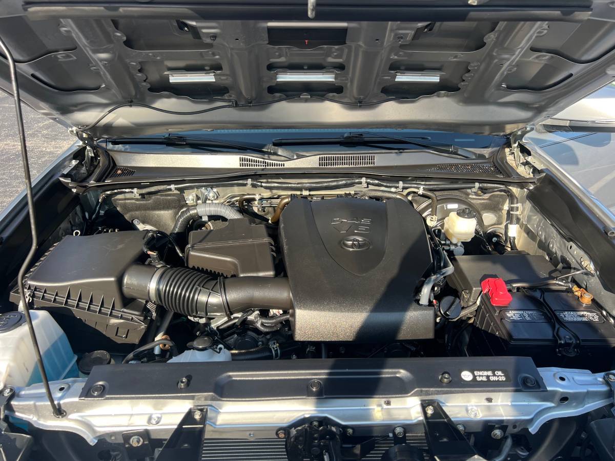 Used 2017 Toyota Tacoma TRD Sport Pickup 4D 5 ft AWD/4WD image 10