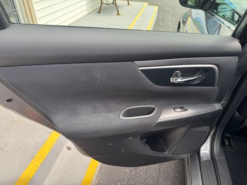 Used 2014 Nissan Altima 2.5 S FWD image 11